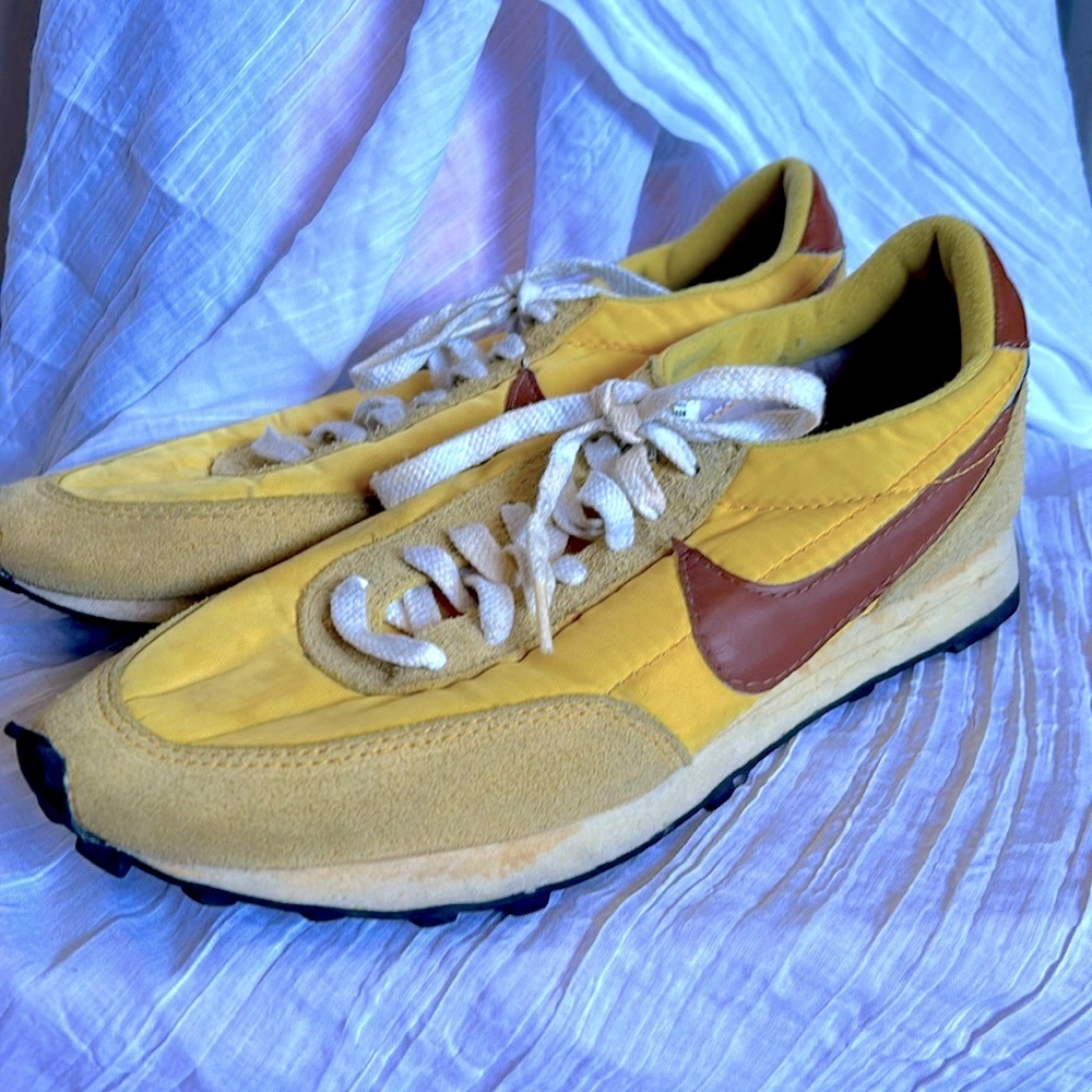 Nike Daybreak Vintage Sneakers. Yellow Ochre. (Men’s Size 10; EU 44).